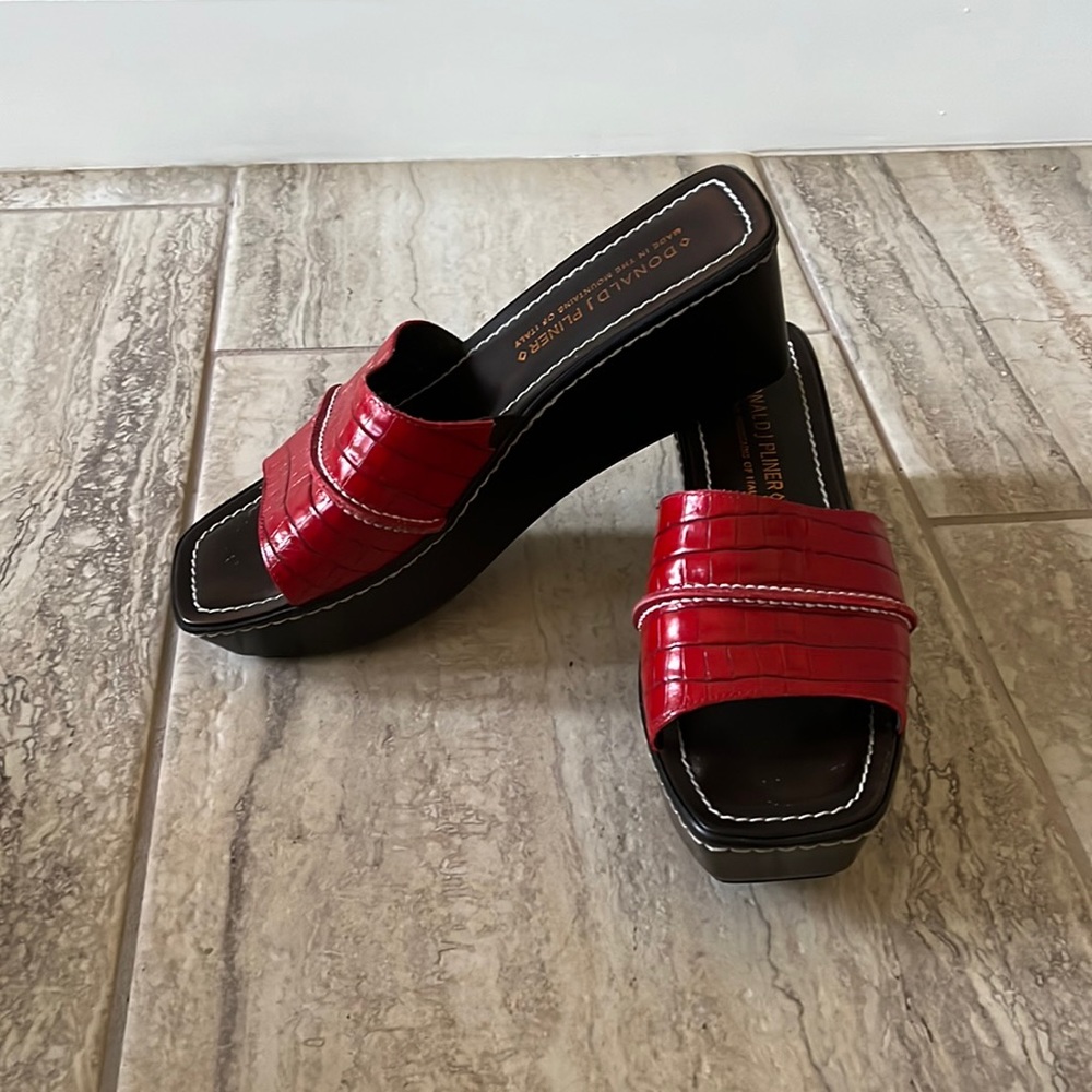 Donald Pliner Sandals